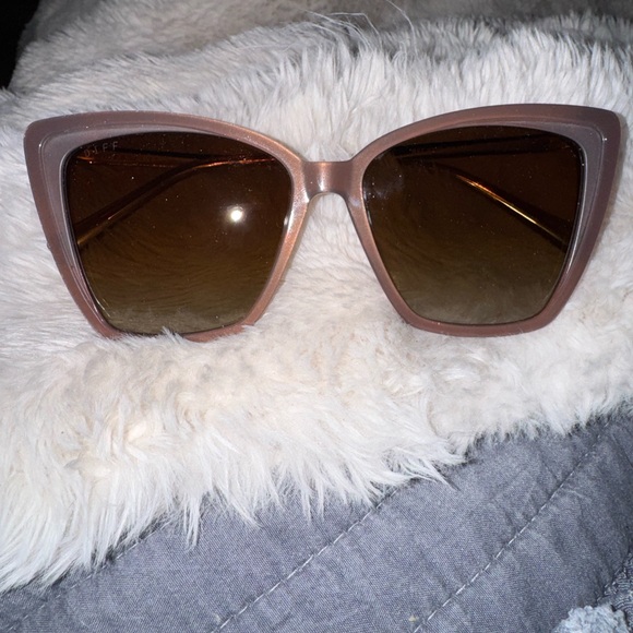 Diff Becky2 sunglasses Light neatral brown/grey Sunglasses with Black Case - Picture 4 of 8